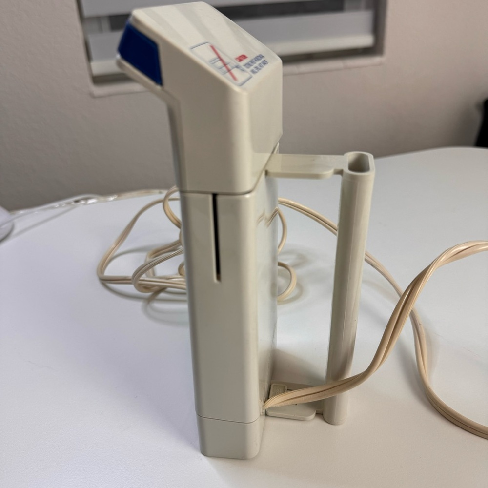 Vintage Norelco Fabric Steamer Wrinkle Remover TS-60 Dual Voltage - Picture 6 of 8